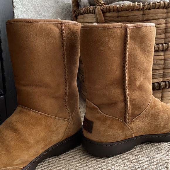 UGG Women's Michaela Chestnut Waterproof Boot Sz 9 - Picture 9 of 9